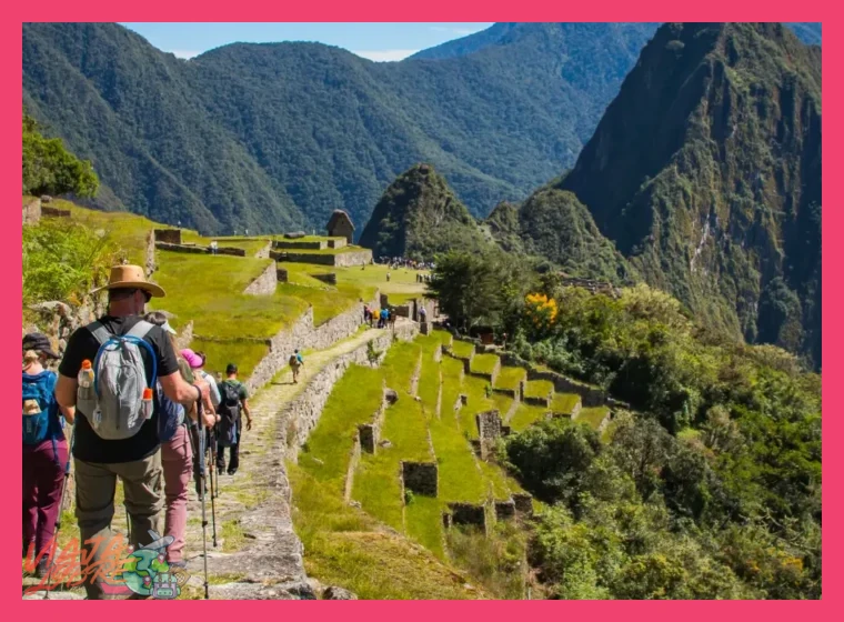 3. Senderos Ancestrales: Caminando entre Historia y Naturaleza