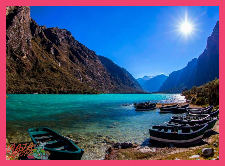 4. Una Ruta Imperdible: El Circuito de la Laguna Llanganuco y el Paso del Portachuelo
