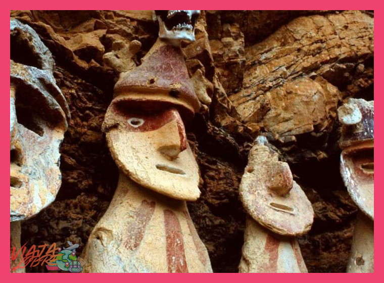 Chachapoyas sarcófagos y Fortaleza de Kuélap - Chachapoyas sarcófagos y
