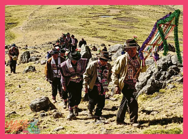 ¿Cómo es la vida cotidiana de los pobladores en los pueblos andinos de Huancavelica y cuál es su relación con el entorno de la Cordillera?