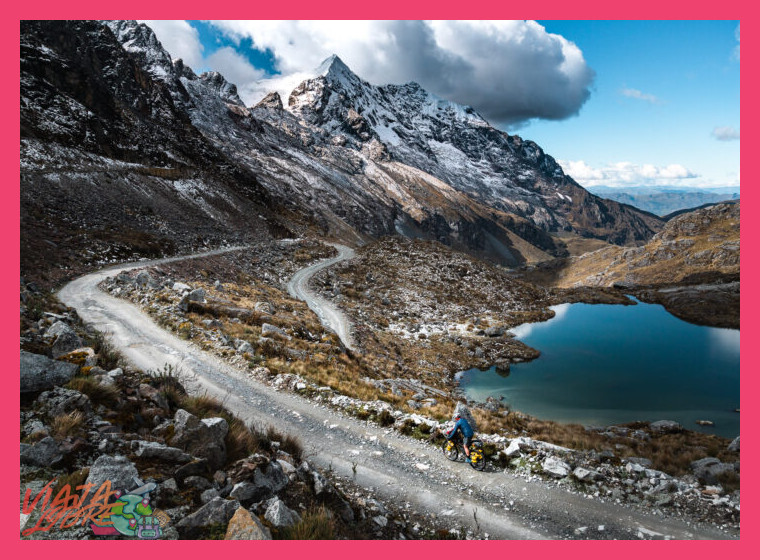 ¿Cómo planificar una ruta de bikepacking autosuficiente en la Cordillera Blanca, considerando altitud y logística?