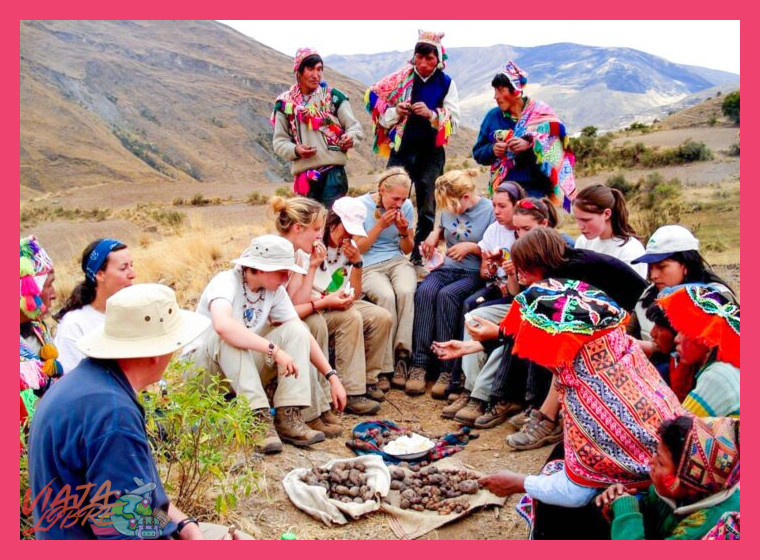 ¿Cómo se vinculan las tradiciones wankas con la experiencia turística?