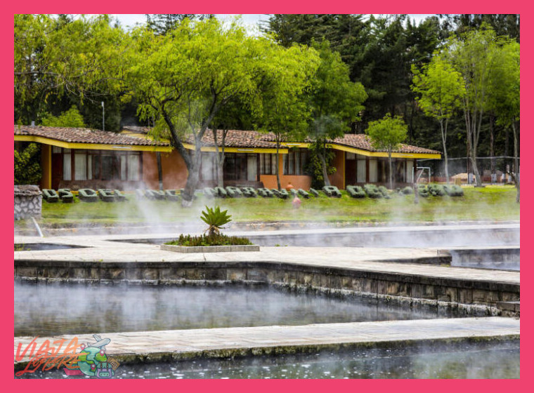 ¿Cuál es el costo de acceso a los Baños del Inca en Cajamarca, incluido en el itinerario del tour wellness?