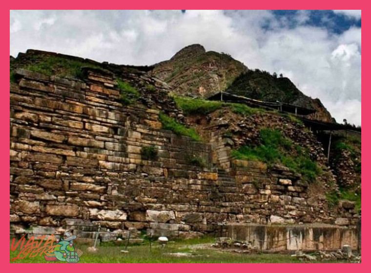 ¿Cuál es el costo de acceso al Complejo Arqueológico de Chavín de Huántar y existen tarifas diferenciadas?