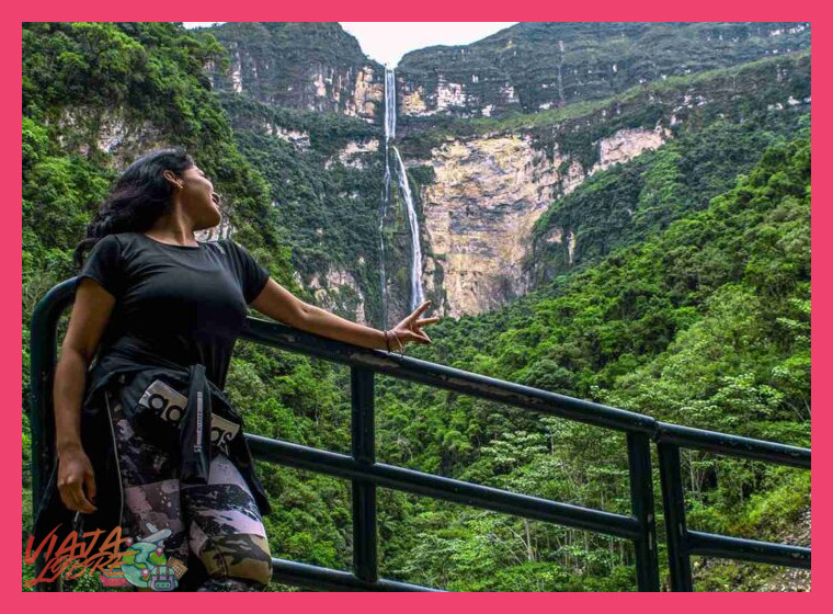¿Cuál es el costo del acceso a la catarata Gocta para los visitantes y está incluido algún servicio o guía local?