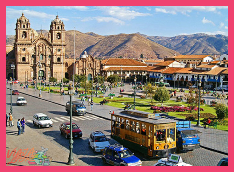 ¿Cuál es el itinerario típico para un viaje de 10 días por lo esencial de Perú?