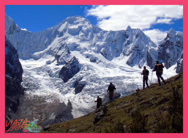 ¿Cuál es el nivel de dificultad del circuito clásico de 8 días en la Cordillera Huayhuash?