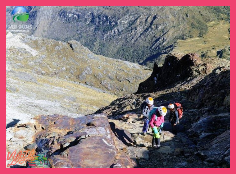 ¿Cuál es el recorrido y la dificultad técnica del "Cordillera Blanca Traverse" para mountain bike?
