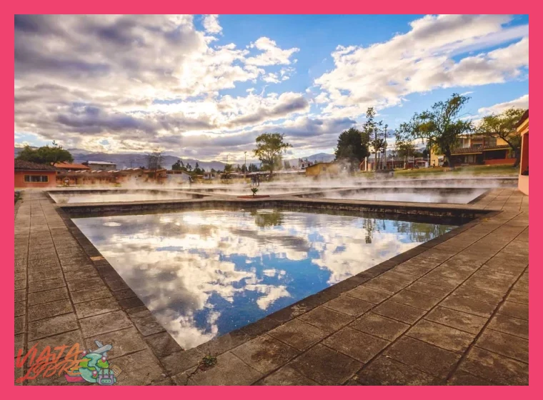 ¿Cuál es la duración recomendada para una sesión en las aguas termales de Cajamarca según los parámetros de bienestar?
