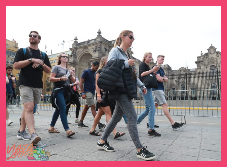¿Cuál es la evaluación de seguridad actual para turistas internacionales, incluidos ciudadanos estadounidenses, que visitan las principales zonas turísticas de Perú?