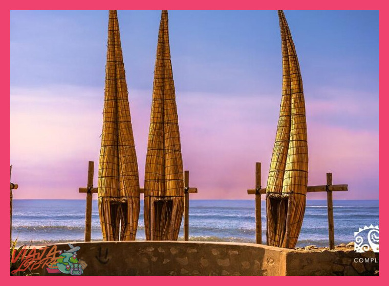 ¿Cuál es la importancia histórica y arqueológica de la playa de Huanchaco, desde su uso por los pescadores Mochica hasta su rol en la cosmovisión de la cultura Chimú?