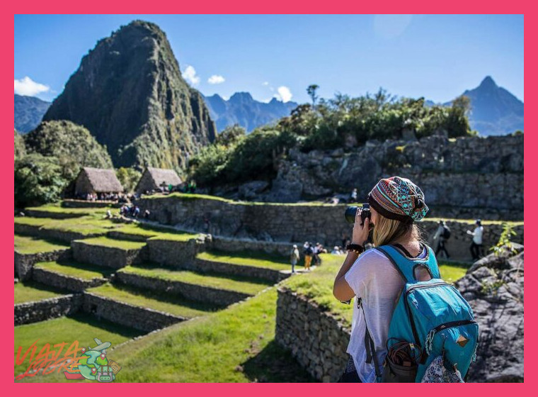 ¿Cuál es la mejor época del año para realizar una estancia auténtica de 2-3 días en una comunidad aimara del Lago Titicaca, considerando el clima y las actividades tradicionales?