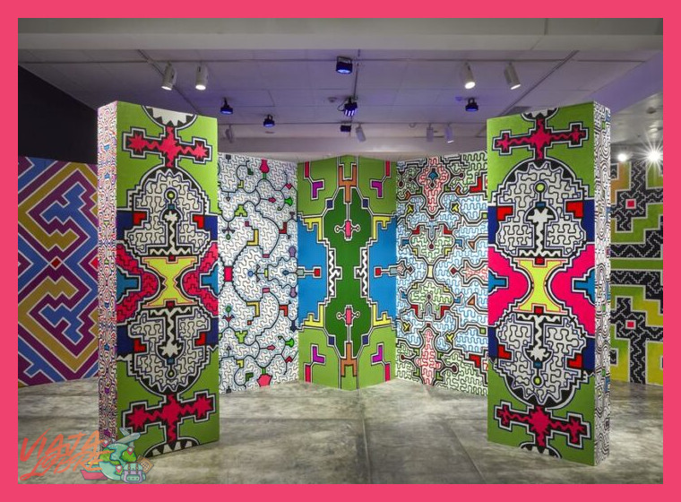 ¿Cuál es la relevancia y el significado cosmológico del arte kené dentro de la cultura Shipibo, y cómo se manifiesta en la vida comunitaria a orillas del río?