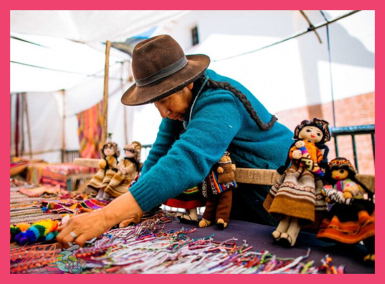 ¿Cuáles son las principales técnicas y expresiones artesanales textiles que se desarrollan en los pueblos del sur del Cusco?