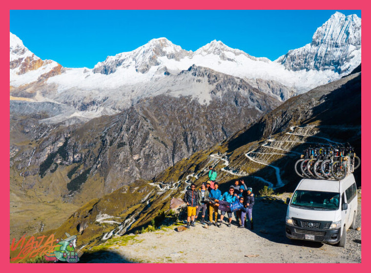 ¿Cuáles son las rutas extremas más icónicas para mountain bike en la Cordillera Blanca cerca de Huaraz?