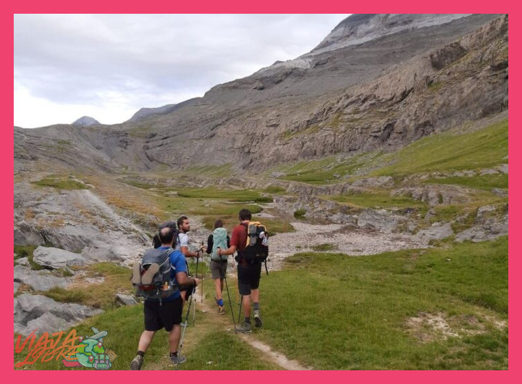 ¿Cuáles son los primeros pasos que un principiante debe seguir para iniciarse en el trekking de forma segura en la Cordillera Blanca?