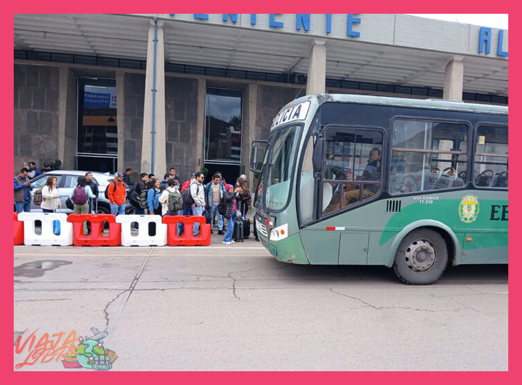 Día 3: Traslado Aéreo o Terrestre: De la Selva a la Ciudad Imperial del Cusco