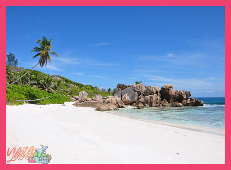 ¿Dónde puedo encontrar las playas más vírgenes y de arena blanca en esta región?