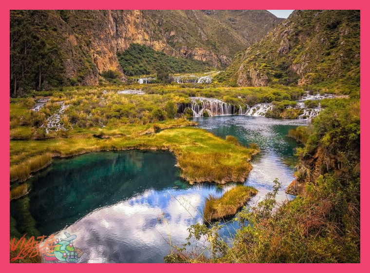 ¿Dónde se ubica exactamente la Reserva Paisajística Nor Yauyos Cochas y qué departamentos peruanos abarca?