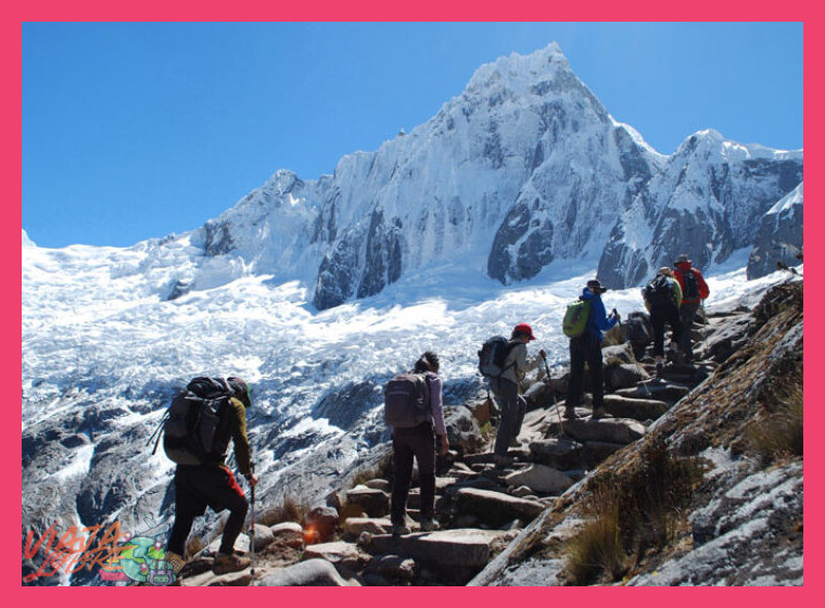 ¿El trekking por Llanganuco y Santa Cruz es la misma ruta que el clásico de 4 días con Laguna 69?
