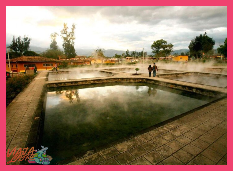 ¿En qué distrito o comunidad de Cajamarca se ubican los principales complejos de baños termales?