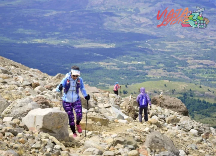 Equipo esencial para practicar trekking nocturno de forma segura
