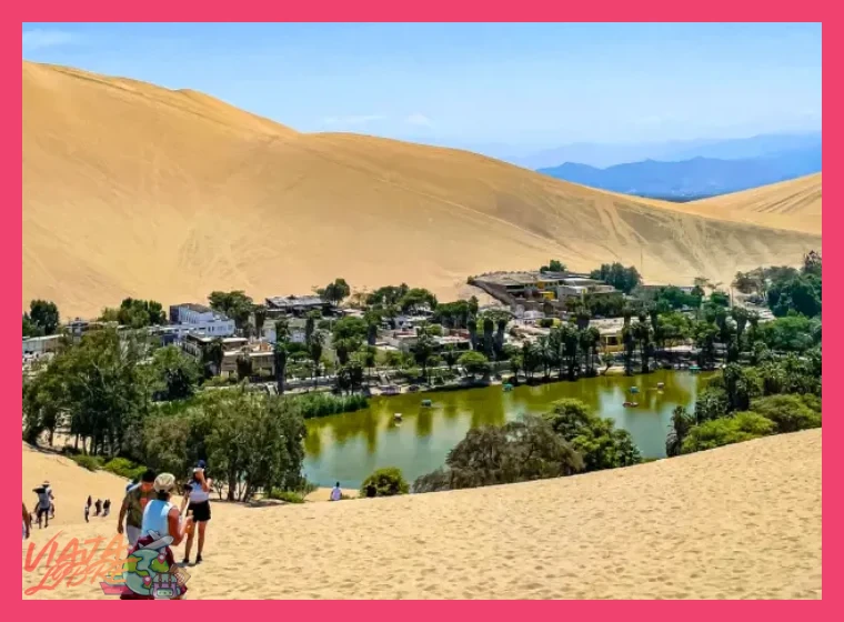 Para la visita a Huacachina, ¿en qué temporada se encuentran las condiciones climáticas más adecuadas para el sandboard y los paseos en buggy?
