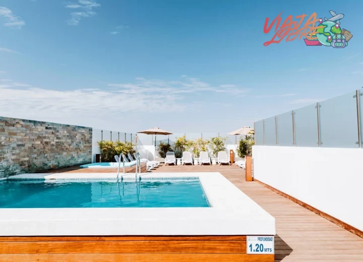 Paso 2 — Comparar servicios hoteleros según tipo de viaje en la costa peruana