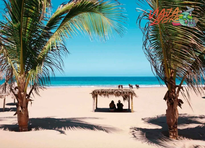 Playa Punta Sal en Tumbes: arena blanca y mar tranquilo para familias