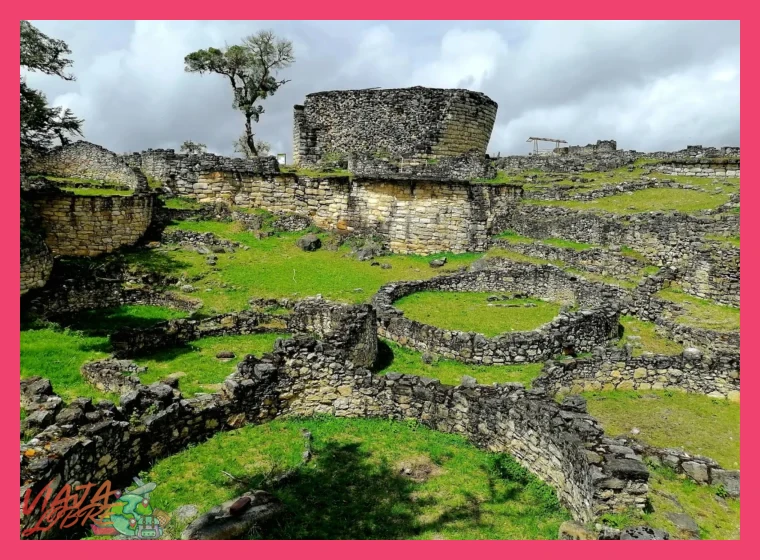 ¿Por qué la duración de 4 días es la ideal para este paquete que integra la exploración de Kuélap con una inmersión cultural en las comunidades locales de Chachapoyas?