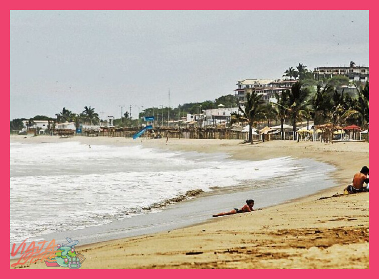 ¿Por qué las playas de la costa norte, particularmente en Piura y Tumbes, son consideradas entre las más hermosas de Perú?