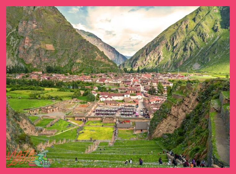 ¿Por qué Ollantaytambo es considerado un destino excepcional para el turismo vivencial, más allá de su valor arqueológico?