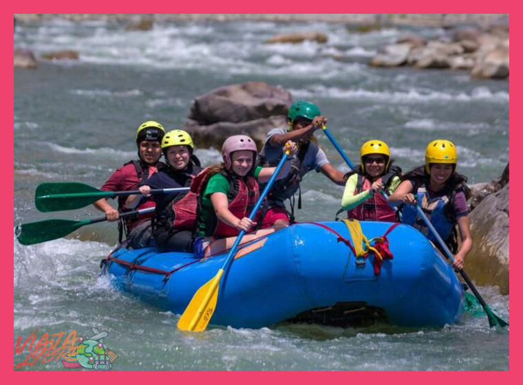 ¿Qué actividades de aventura extrema, además del trekking y el rafting, están incluidas o disponibles como parte del itinerario en la Sierra Norte?