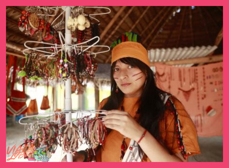 ¿Qué actividades específicas incluye la experiencia de turismo comunitario con la cultura Asháninka?