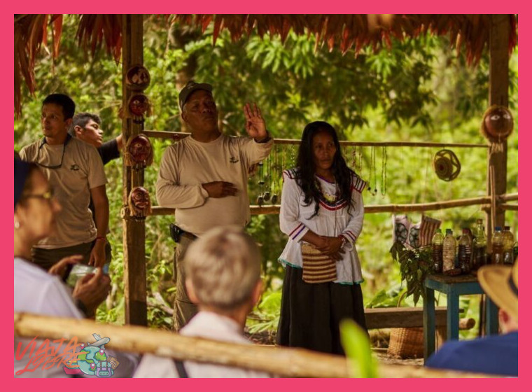 ¿Qué actividades únicas ofrece Iquitos como puerta de entrada a la Amazonía?