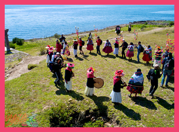 ¿Qué atractivos y experiencias turísticas específicas ofrece la comunidad campesina de Vicos en la región Áncash?