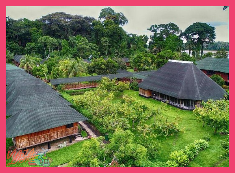 ¿Qué debo empacar para una estadía en un lodge ecológico de aventura en la Amazonía?