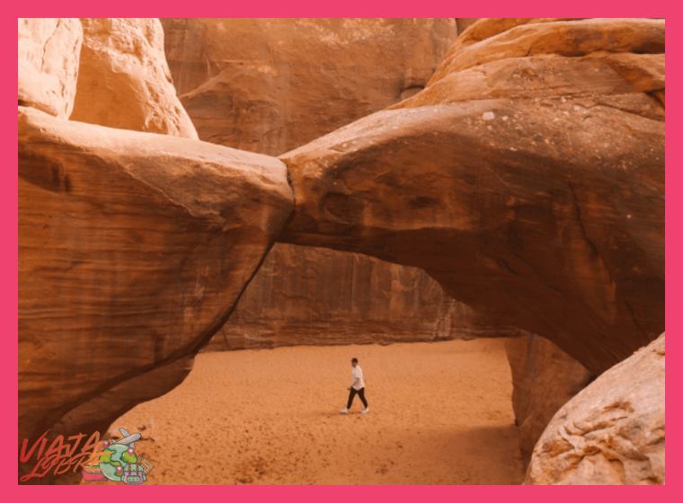 ¿Qué experiencias únicas ofrece este tipo de turismo además de visitar los cañones y ruinas?