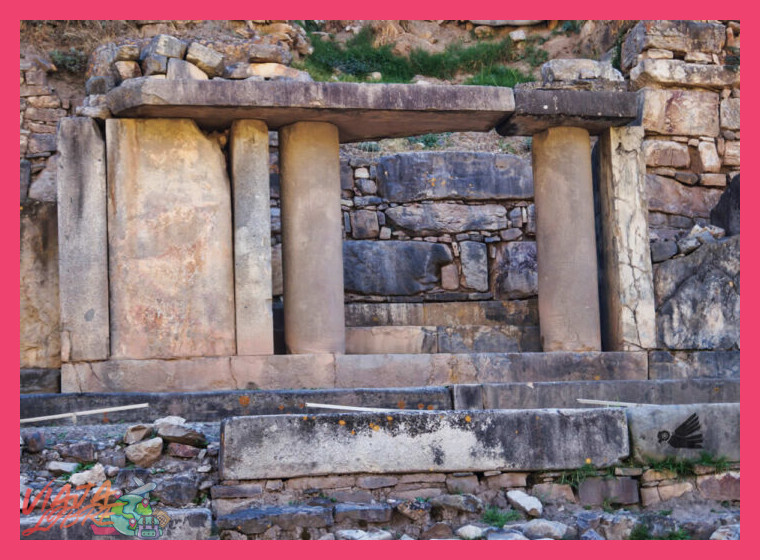 ¿Qué función ceremonial y simbólica cumplía el Templo Viejo o Castillo de Chavín dentro de su contexto cultural?