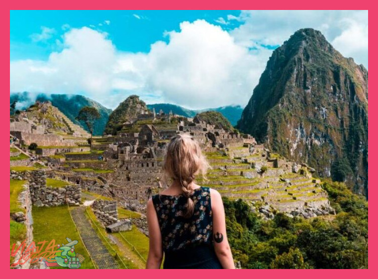 ¿Qué incluye exactamente el tour 'Machu Picchu full day' con tren Vistadome y bus panorámico?
