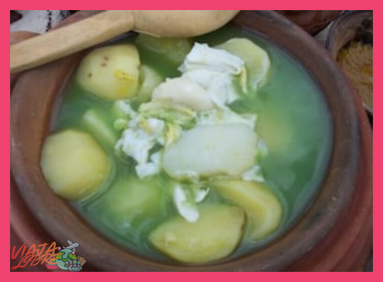 ¿Qué plato emblemático representa la gastronomía andina de Cajamarca?