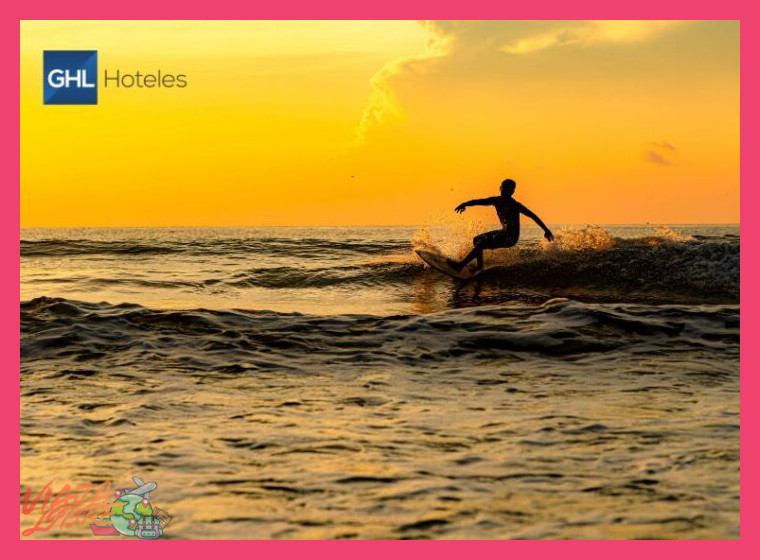 ¿Qué playa combina bien el surf con una buena oferta de alojamiento y vida nocturna?