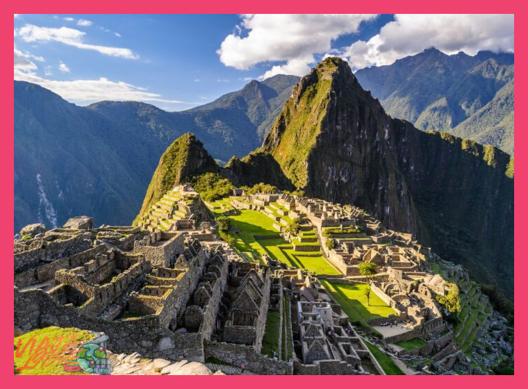 ¿Qué pueblos andinos y complejos incaicos específicos conforman la ruta clásica del Valle Sagrado?