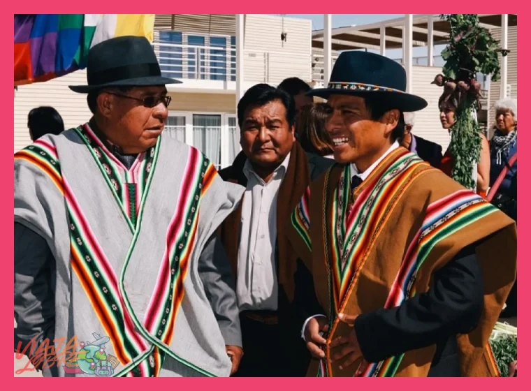 ¿Qué pueblos indígenas, además del aimara, tienen una presencia histórica y cultural en la cuenca del Lago Titicaca?