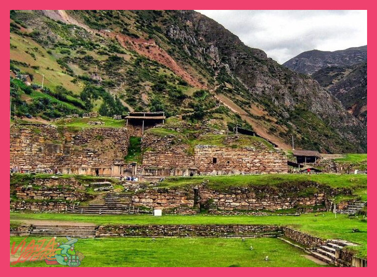 ¿Qué puedo esperar experimentar durante una estancia en Chavín de Huántar?