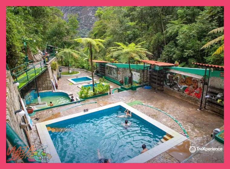 ¿Qué tipo de alojamiento está incluido en Aguas Calientes?