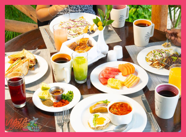 ¿Qué tipo de alojamiento y comidas están incluidas en el paquete de 4 días?
