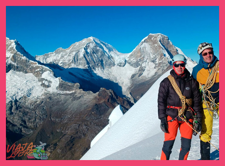 ¿Qué trekking dentro de la Cordillera Blanca se considera un desafío mayor y por qué no es recomendable para principiantes?