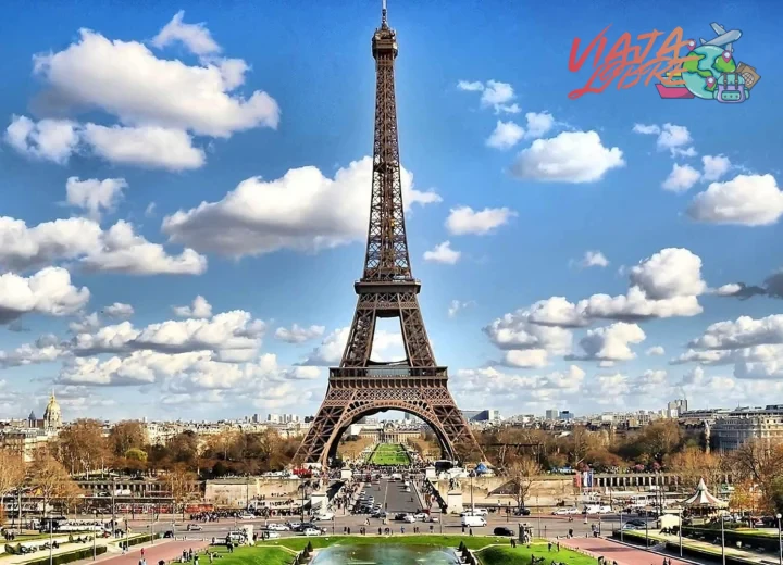 Reservar alojamiento en regiones clave como París, Provenza y la Costa Azul