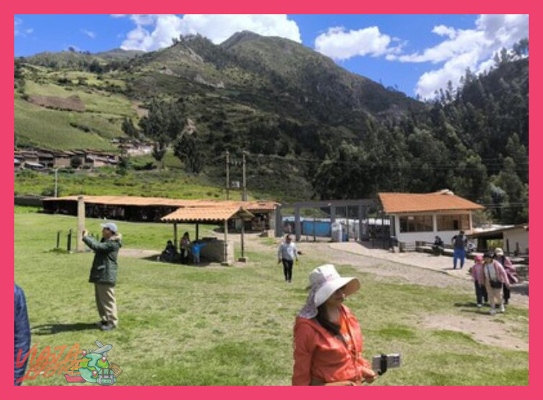 Rutas de Caminata y Conexión con el Paisaje Sagrado